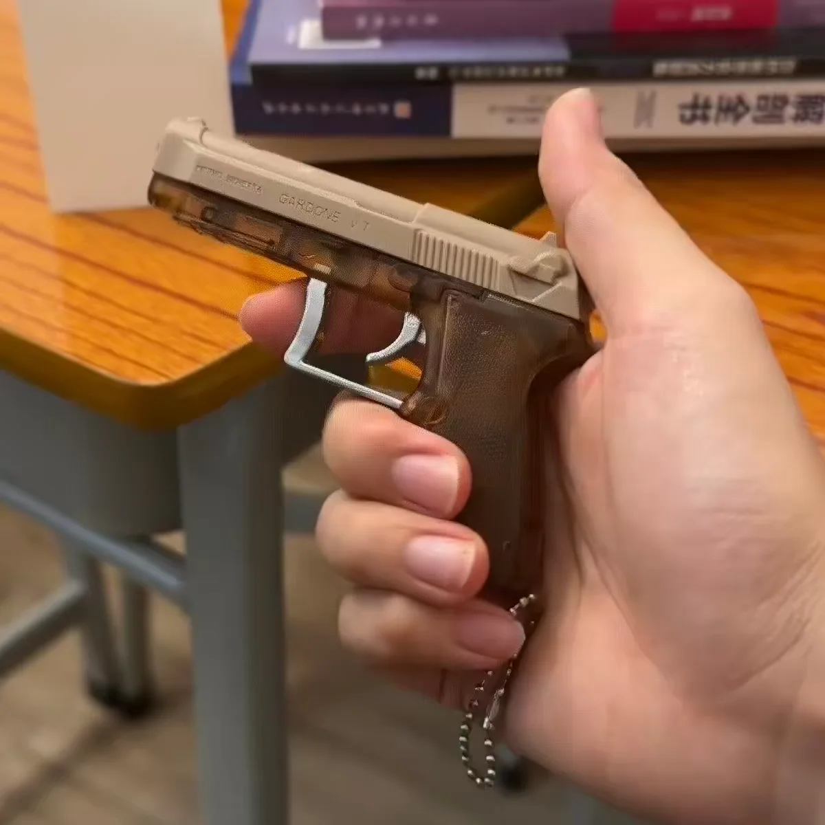 ユニークなショックおもちゃのキーホルダー、携帯用ジョークグッ - Shock Pen Prank Toy のレビューと価格