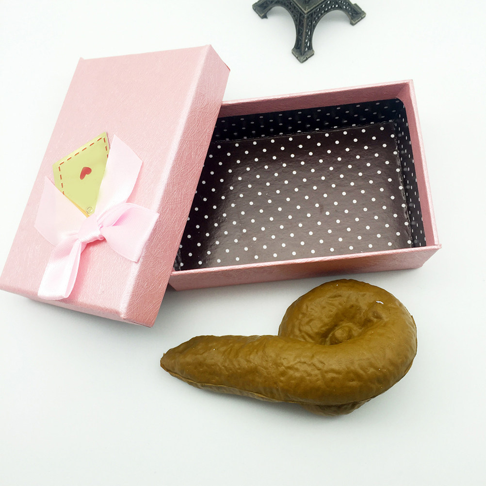 リアルな質感の偽のうんち。柔らかく、柔軟性があり、握って遊べ - Fake Poop Gag Gift のレビューと価格