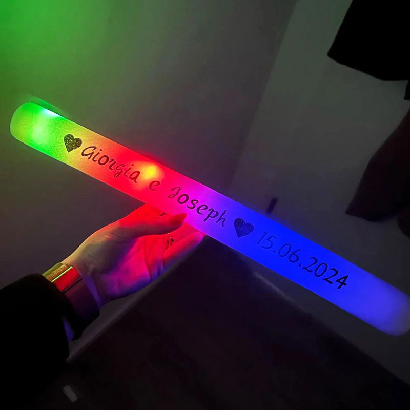 30個入り LED発光フォームスティック。パーソナライズ可能 - Flashing Led Foam Sticks Party のレビューと価格
